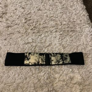 Black & Gold stretchy shimmery shiny metallic women’s belt M/L